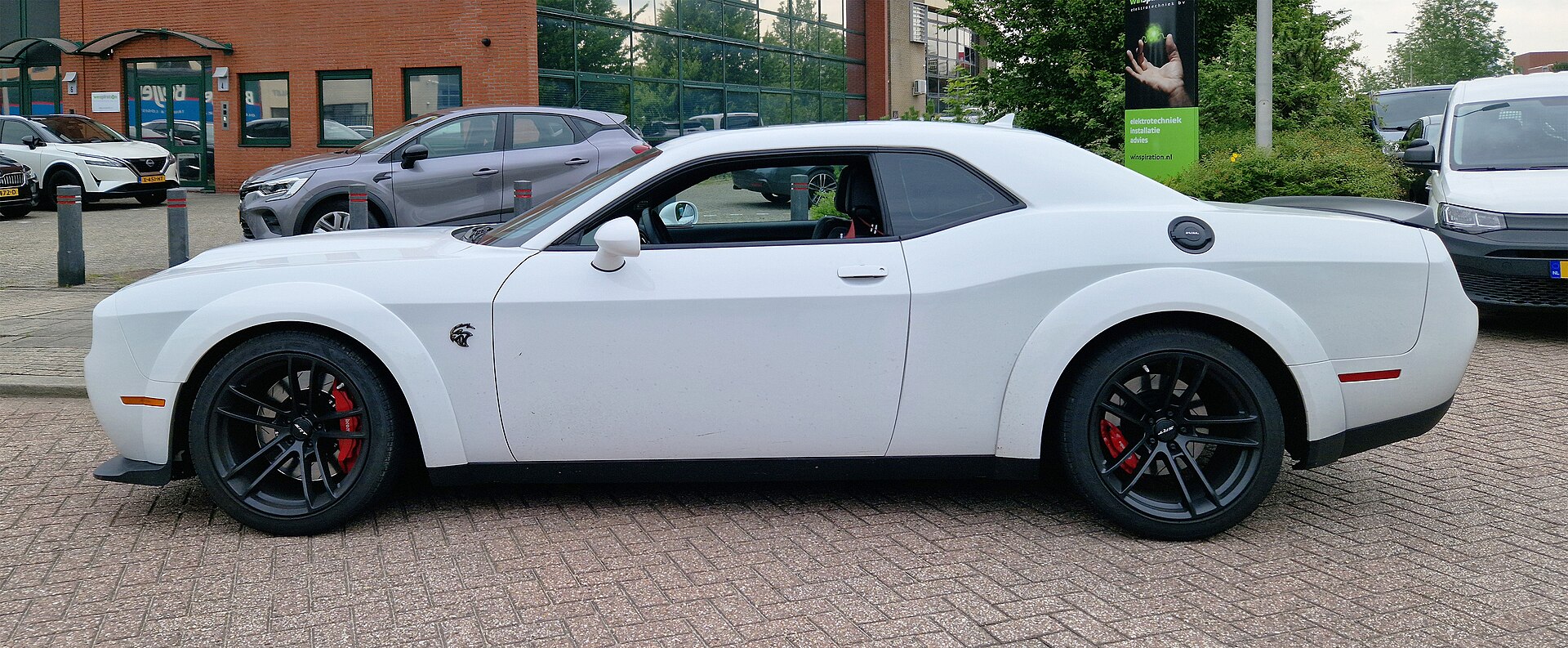 Challenger SRT Hellcat